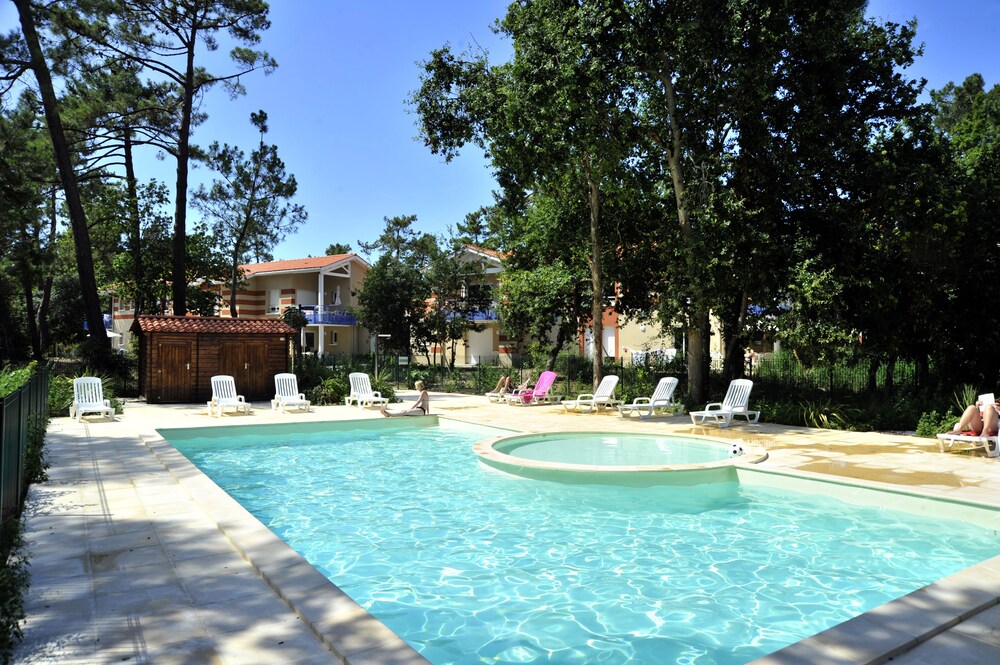 Résidence Villa Marine maeva Home Appartement 3 Pièces 6 Personnes Confort MAE 3007 — 4-Star Luxury Hotel in Soulac-Sur-Mer, France