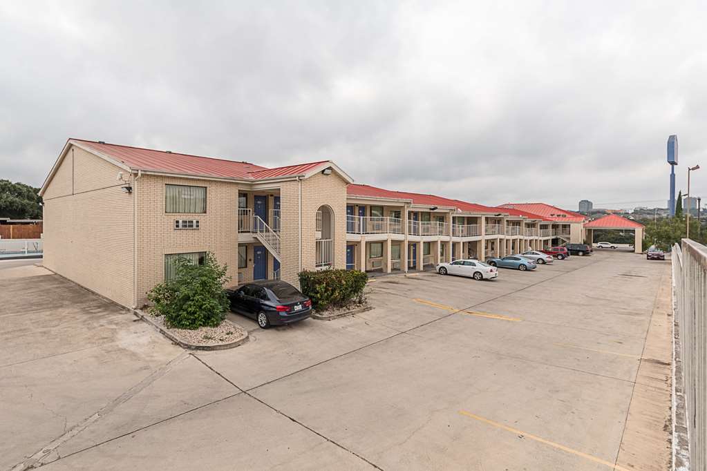 Motel 6 San Antonio TX Fiesta Trails - photo 3