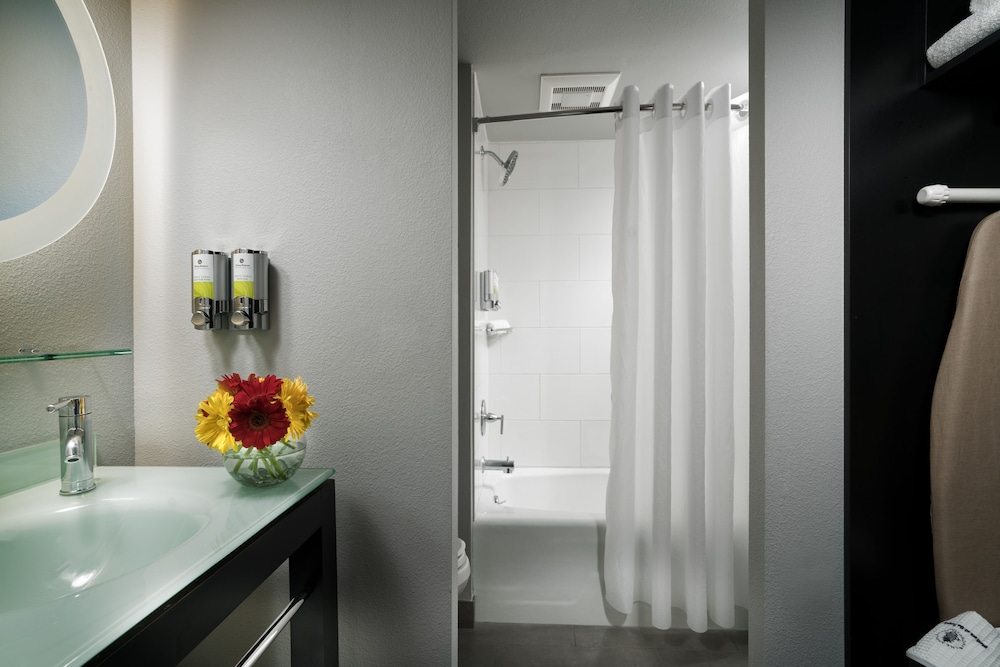 Staypineapple Hotel FIVE Downtown Seattle - photo 17