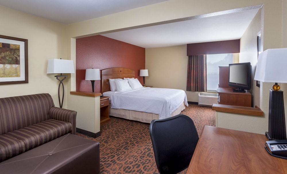 Hampton Inn Houston Stafford - photo 13