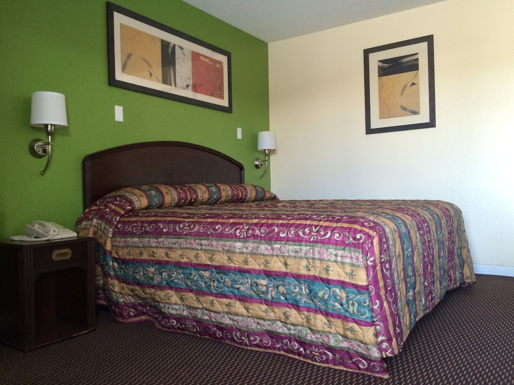 Regal Motel in Las Vegas New Mexico - photo 6