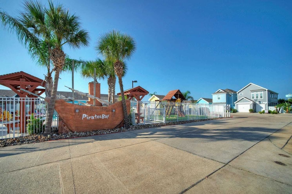 Shared Resort style Pool Playground Patio w Bar Tidal Times by Avantstay - photo 29