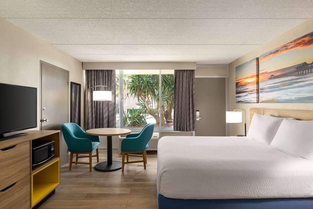 Days Inn by Wyndham Cocoa Beach Port Canaveral - photo 13