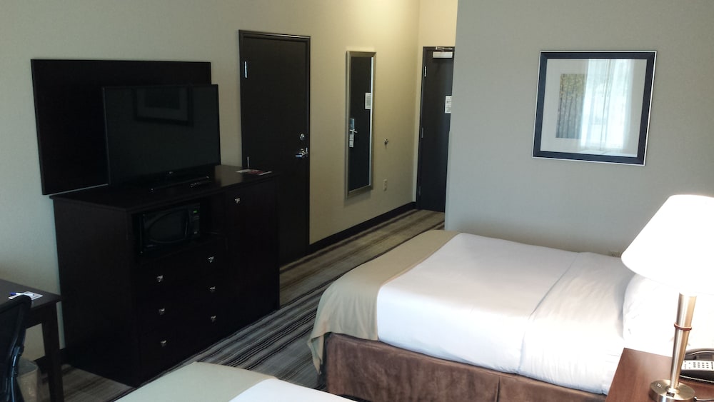 Holiday Inn Express & Suites Nevada by IHG - photo 11
