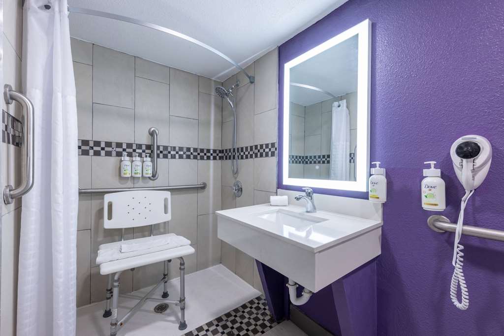 La Quinta Inn by Wyndham Kansas City Lenexa - photo 33