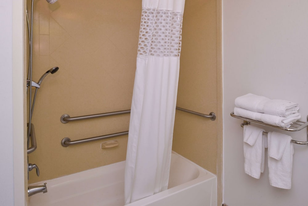 Hampton Inn & Suites Wilmington - photo 35