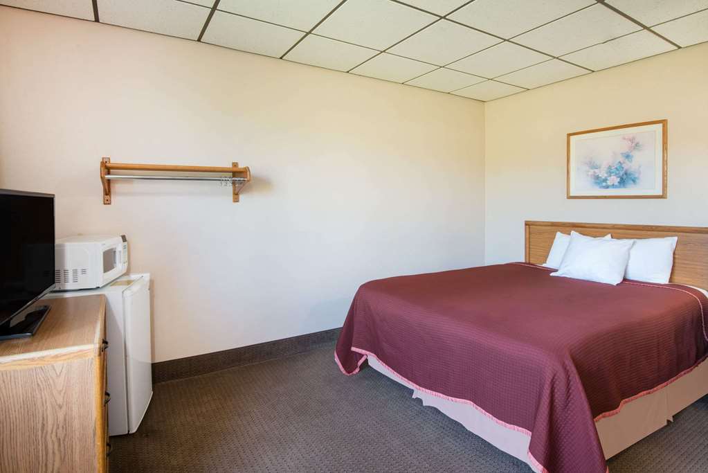 Super 8 by Wyndham Abilene KS - photo 8