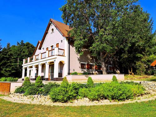Leimen Centrum - carbon neutral hotel in Many