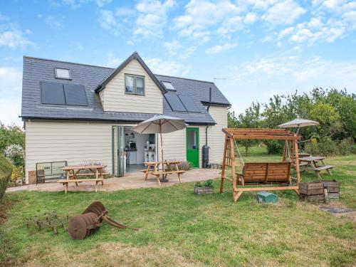 Russets - carbon neutral hotel in Unknown City