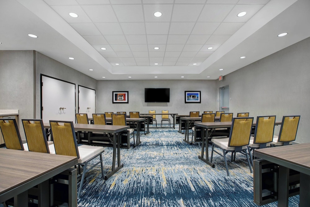 TownePlace Suites by Marriott Phoenix Glendale Sports & Entertainment District - photo 36