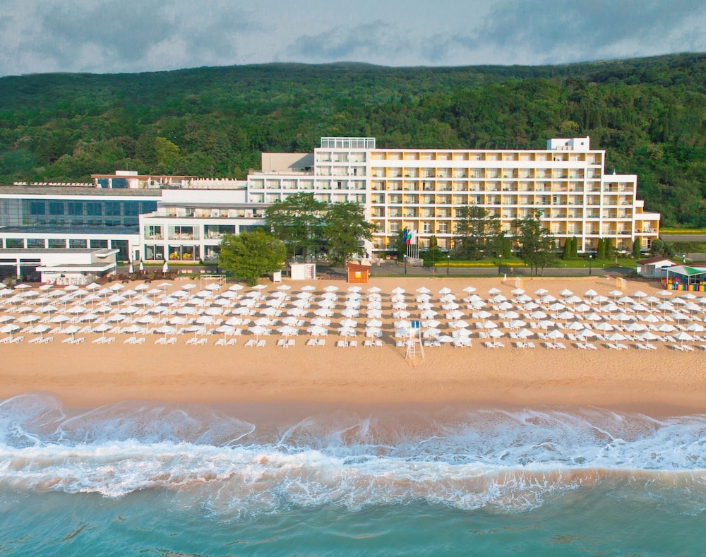 Grifid Encanto Beach Hotel Wellness & SPA — hotel in Zlatni Pyasatsi