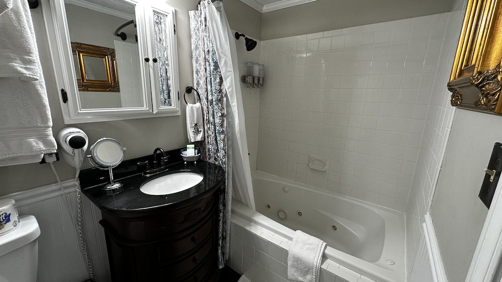 Phineas Swann Inn & Spa - photo 143