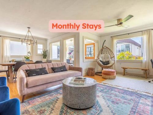 Charming 1920s Hermosa Bungalow Steps from The Strand — 4-Star Luxury Hotel in Hermosa Beach, United States