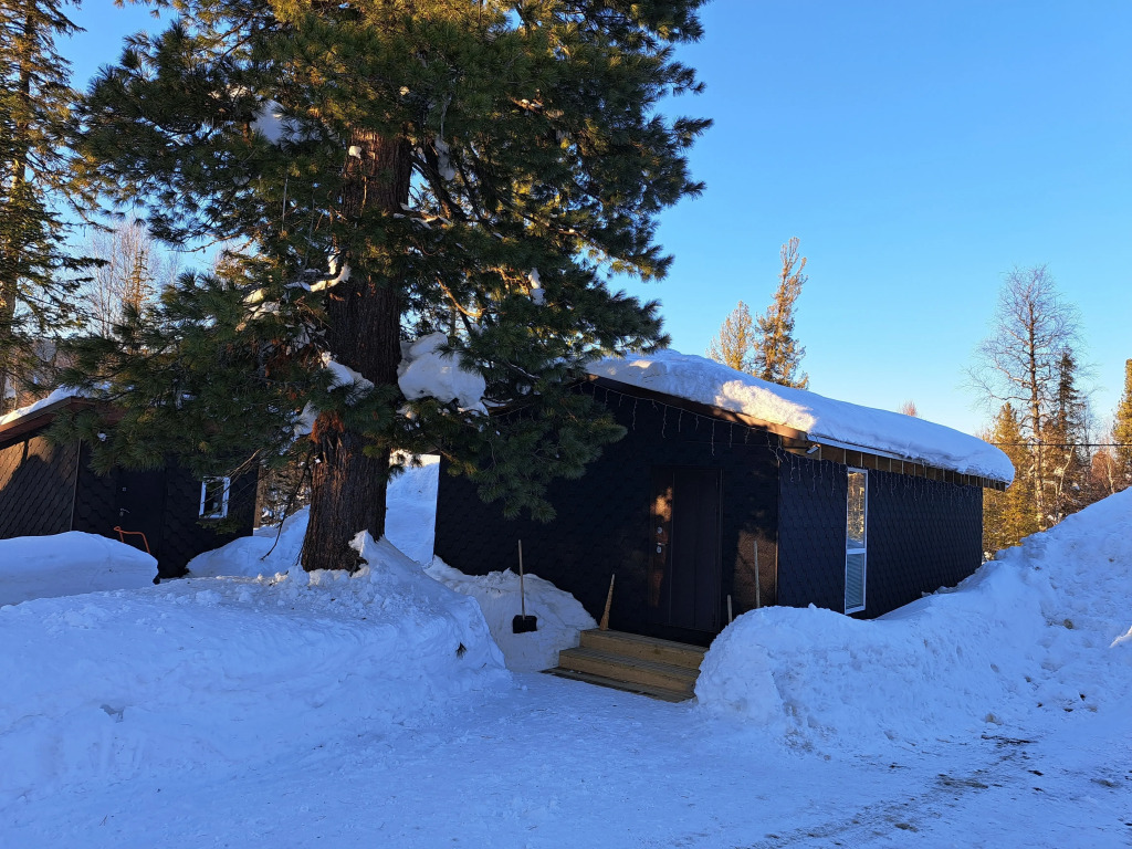 Odnoetazhny Dom S Dvumya Spalnyami I Bolshoy Kukhney Gostinoy S Panoramnymi Oknami in Sheregesh, Russia