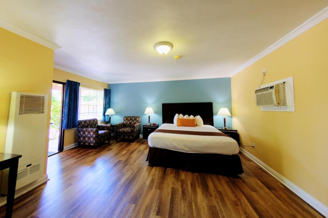 Palm Tropics Motel - photo 17