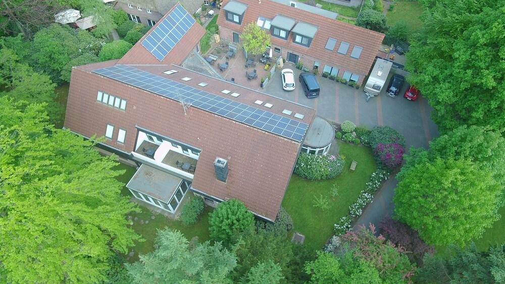 Hellmanns Hotel Bremers Bauerndiele — hotel in Wiefelstede