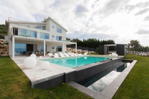 White Luxury Villa by Le Dhome Sicily — 4-Star Luxury Hotel in Partinico, Italy