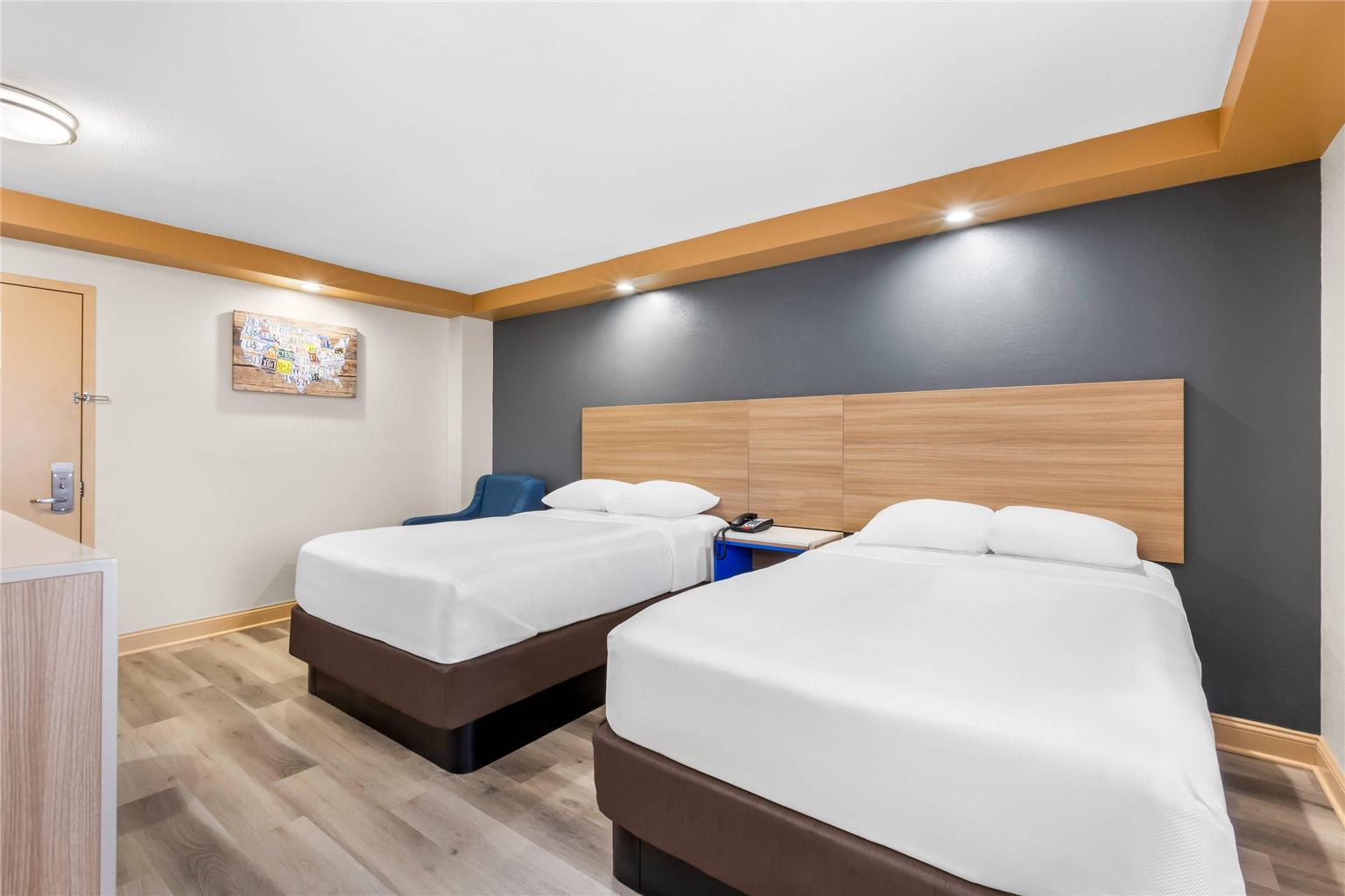 Econo Lodge Woodbridge - photo 29