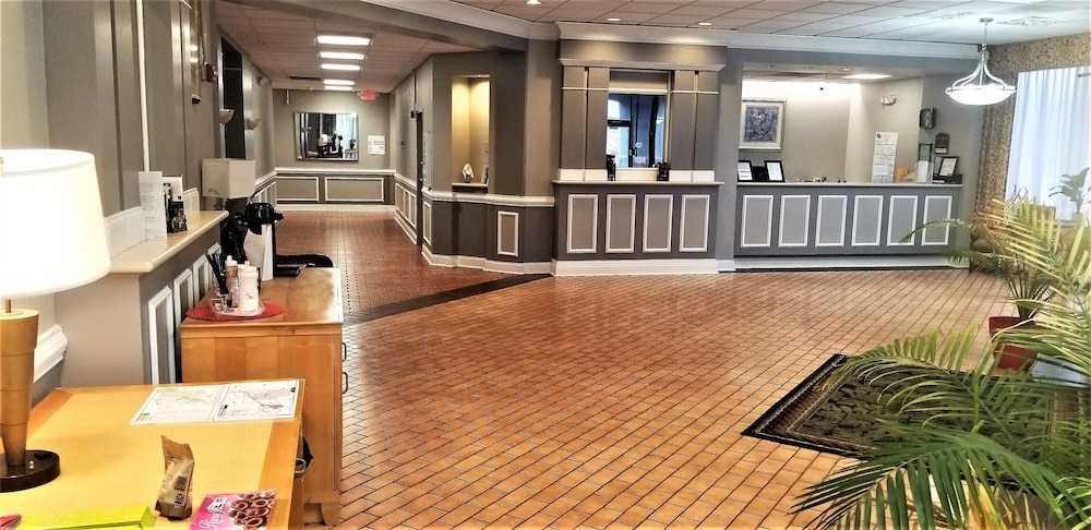 Madison Inn and Suites - photo 2
