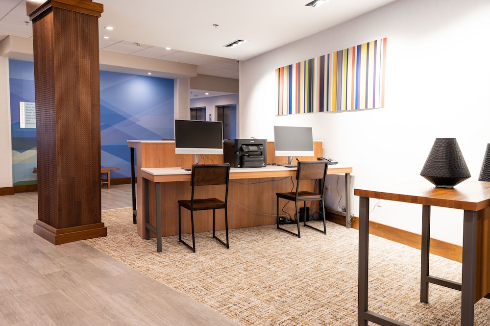 Holiday Inn Express & Suites Dayton East Beavercreek by IHG - photo 16