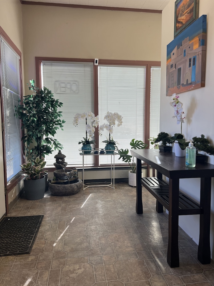 Midtown Motel - photo 2