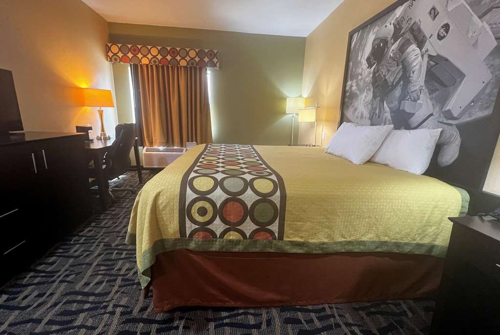 Super 8 by Wyndham Pasadena - photo 8