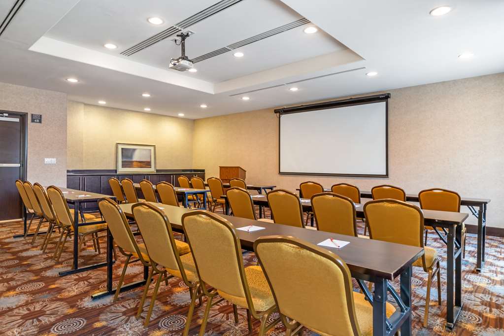 Best Western Plus Lytle Inn & Suites - photo 6
