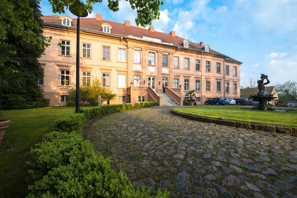 Schlosshotel Rühstädt Garni Natur & Erholung an der Elbe — hotel in Bad Wilsnack