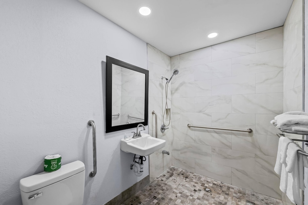 Suburban Studios Newport News Hampton - photo 23