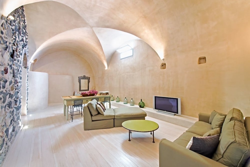 Pyrgos Old winery villa — 4-Star Luxury Hotel in Pyrgos, Greece