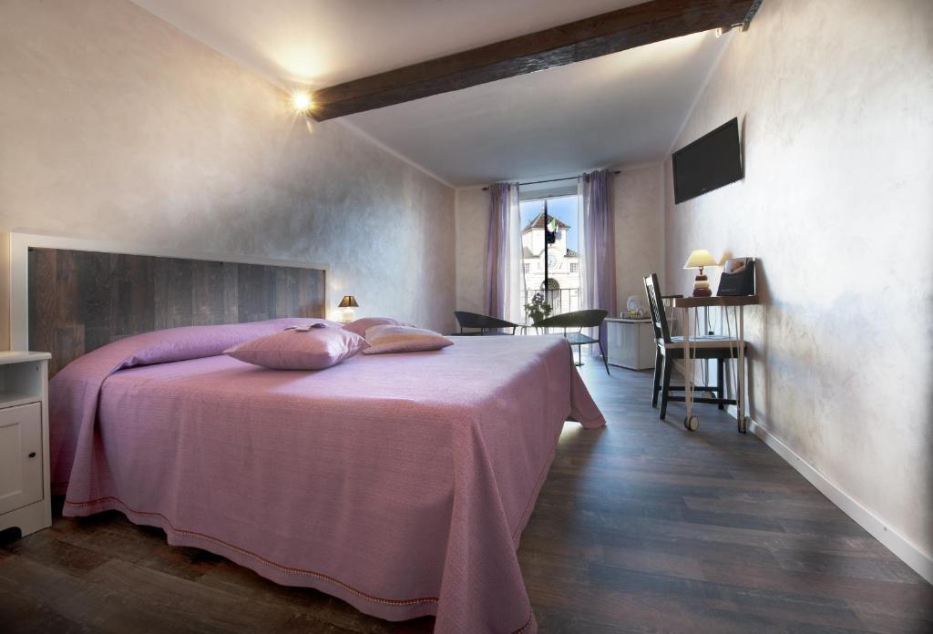 B&B La Finestra sulla Reggia — 4-Star Luxury Hotel in Venaria Reale, Italy