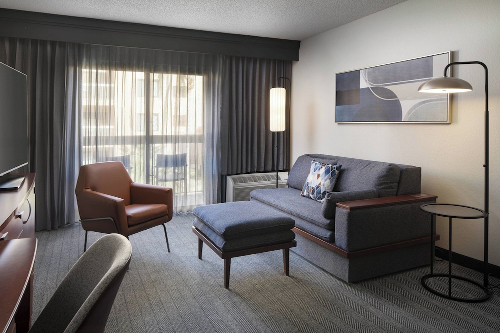 Courtyard By Marriott Palm Springs - photo 16