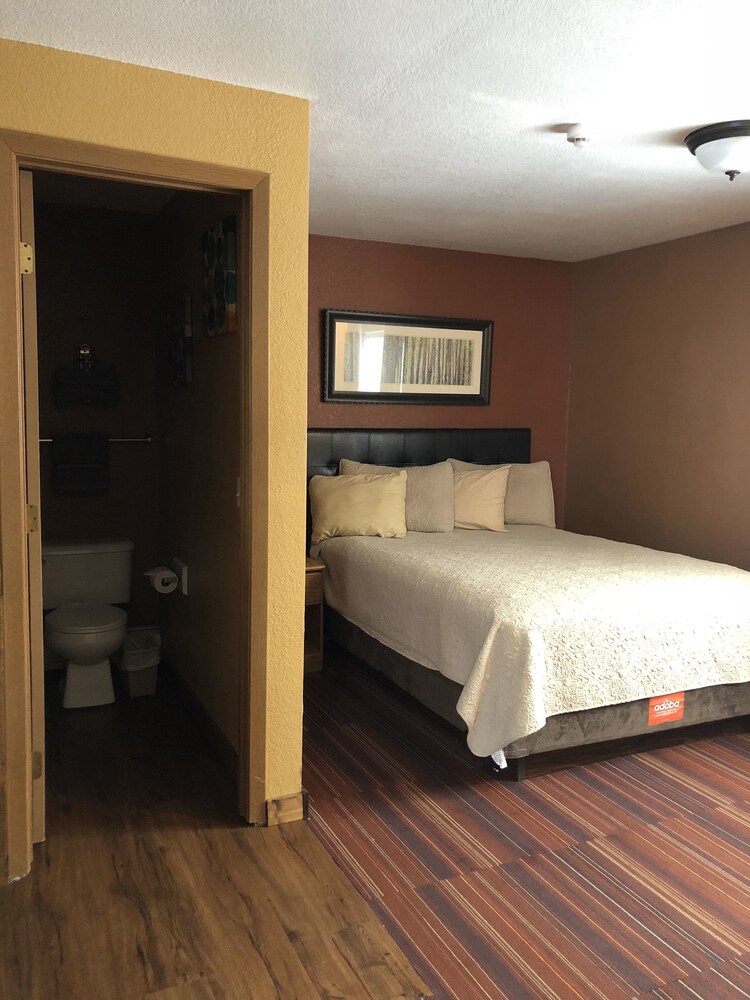 Adoba Hotel Naubinway - photo 6
