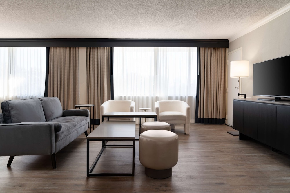 DoubleTree By Hilton Baltimore North Pikesville - photo 26