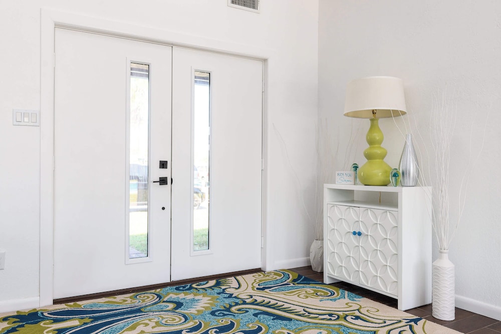 Stylish 3 Bedroom Pool Pets Sleeps 10 — 4-Star Luxury Hotel in Port Aransas, United States