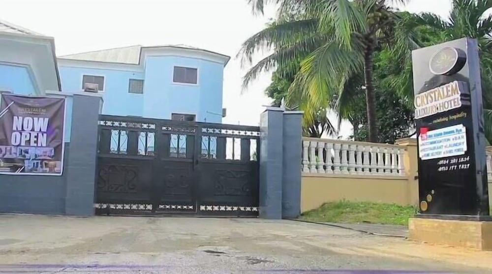 Crystalem Luxury Hotel — Uyo