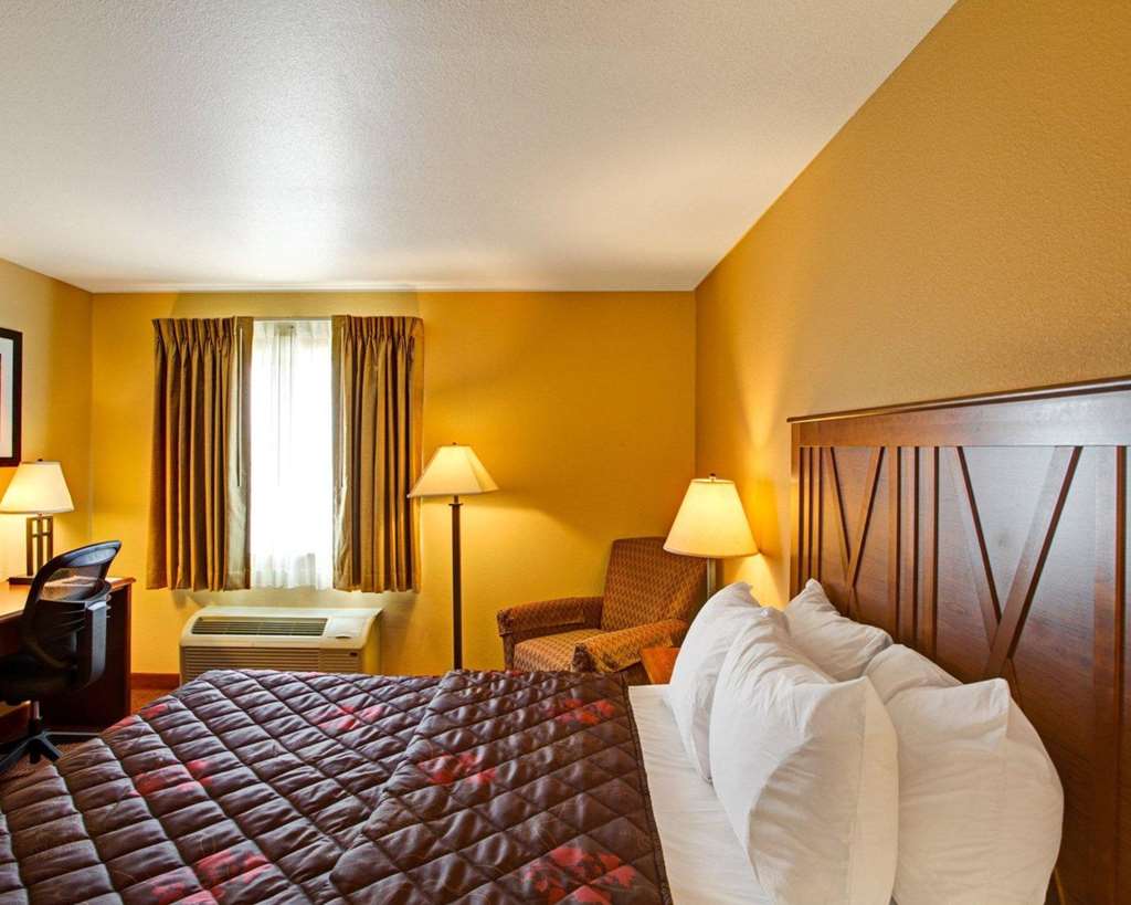 Rodeway Inn & Suites - photo 11