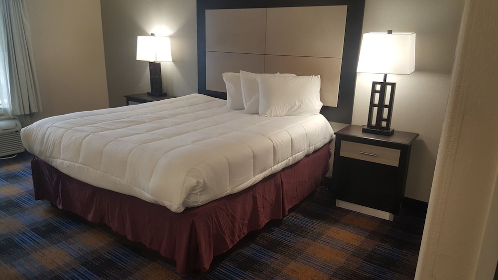Baymont by Wyndham Pensacola - photo 4