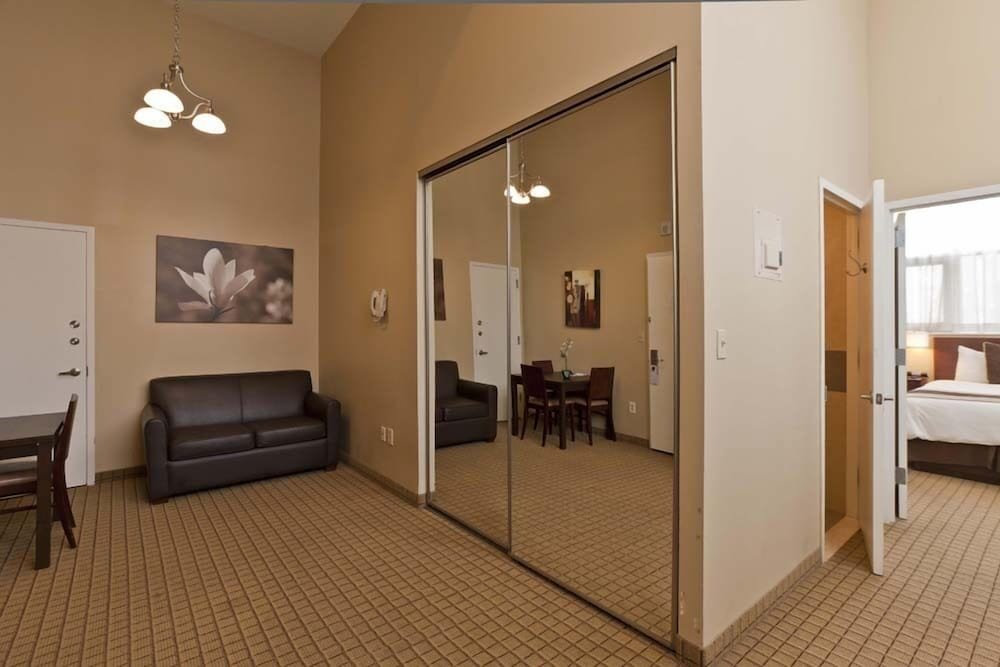 Pointe Plaza Hotel - photo 30