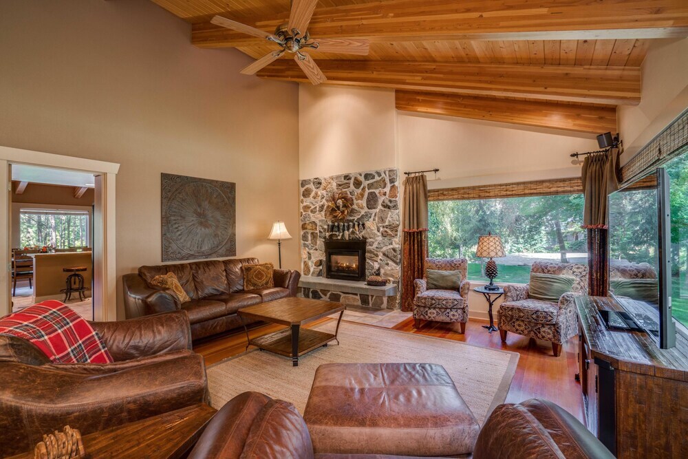 Riverside Cabin home — 4-Star Luxury Hotel in Leavenworth, United States