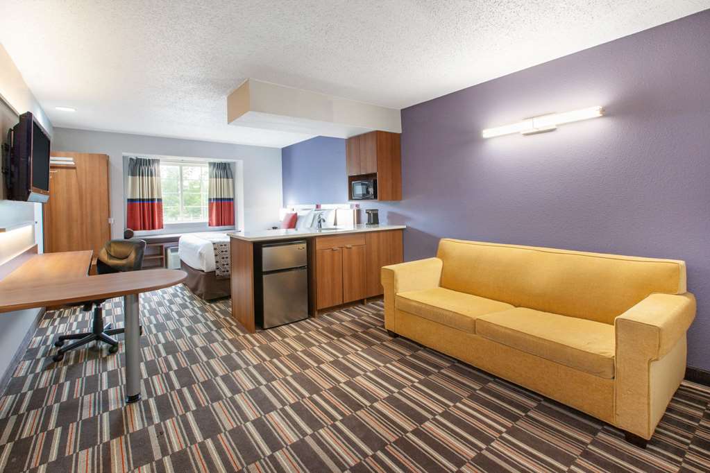 Microtel Inn & Suites by Wyndham Pittsburgh Airport - photo 12