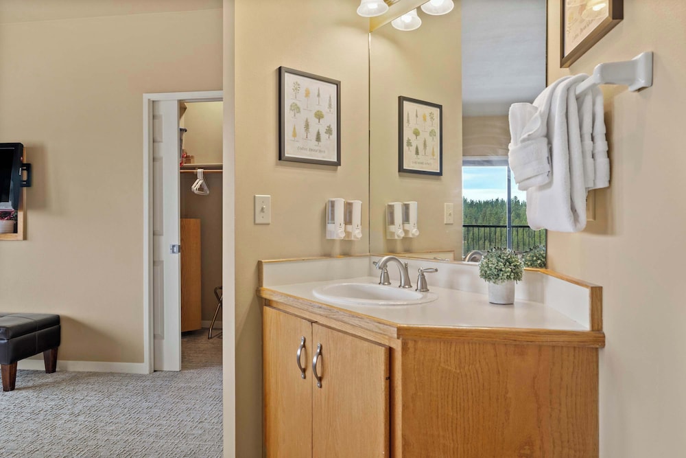 Riverview Retreat Picturesque 2 BDR in Resort - photo 18