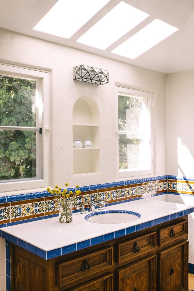 Frida by AvantStay Sleeps 16 Prvt Estate w Tennis Ct & Mins to Beach - photo 30