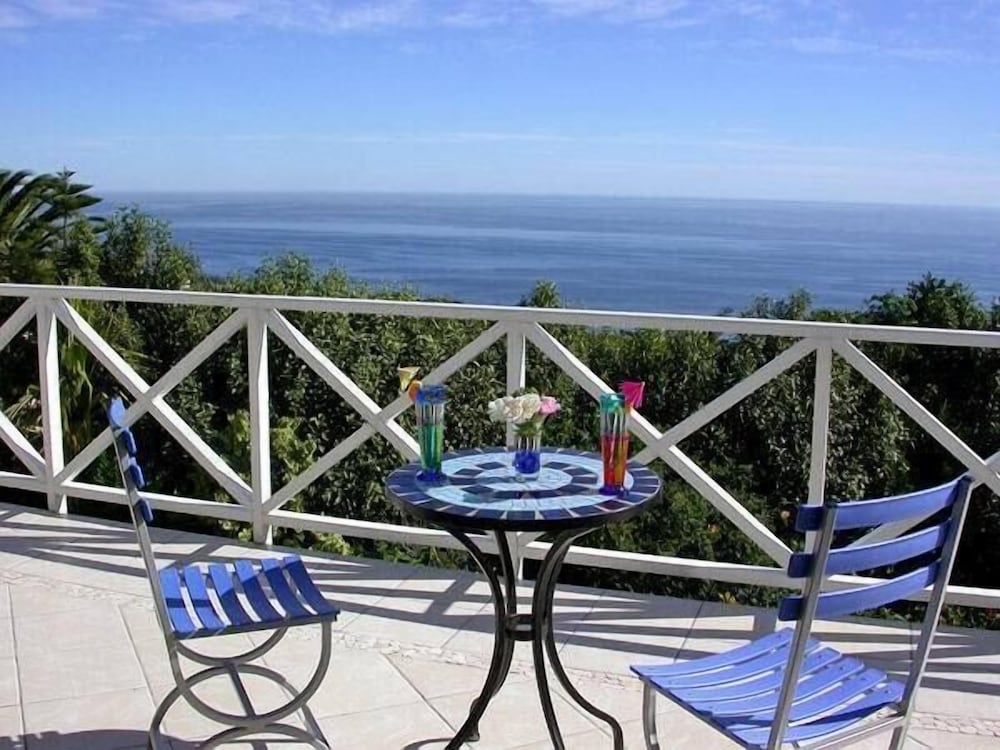 Cape Rose Cottage — 4-Star Luxury Hotel in Cape Town, South Africa