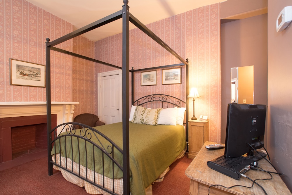 Biltmore Suites Hotel - photo 18
