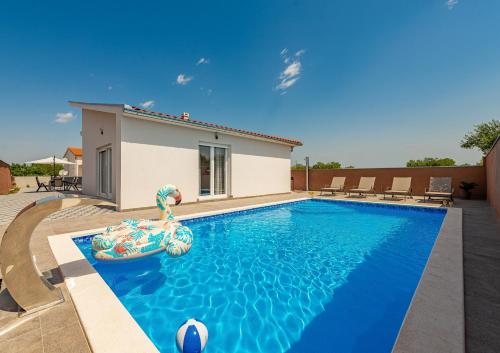 Holiday Home LUX — 4-Star Luxury Hotel in Benkovac, Croatia