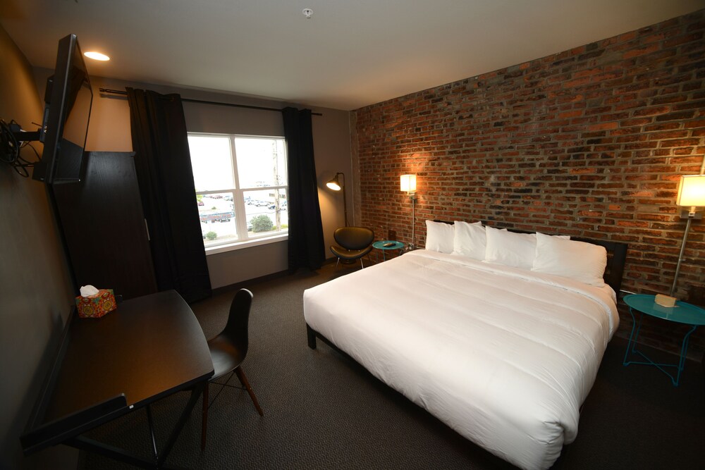Hotel Kilbourne Downtown Sandusky - photo 6