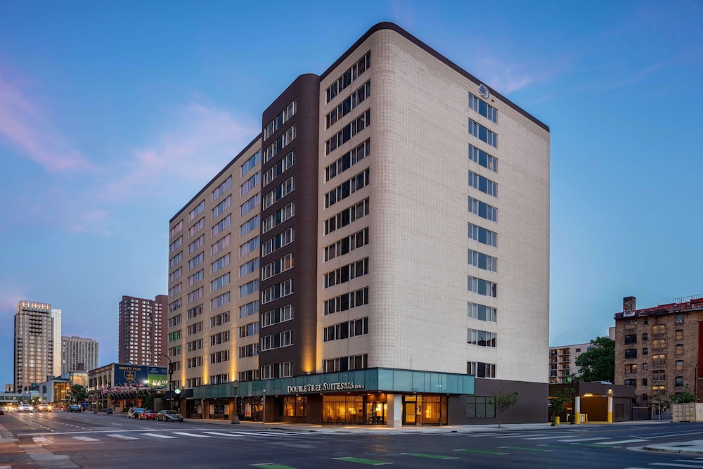DoubleTree Suites by Hilton Minneapolis Downtown - featured photo