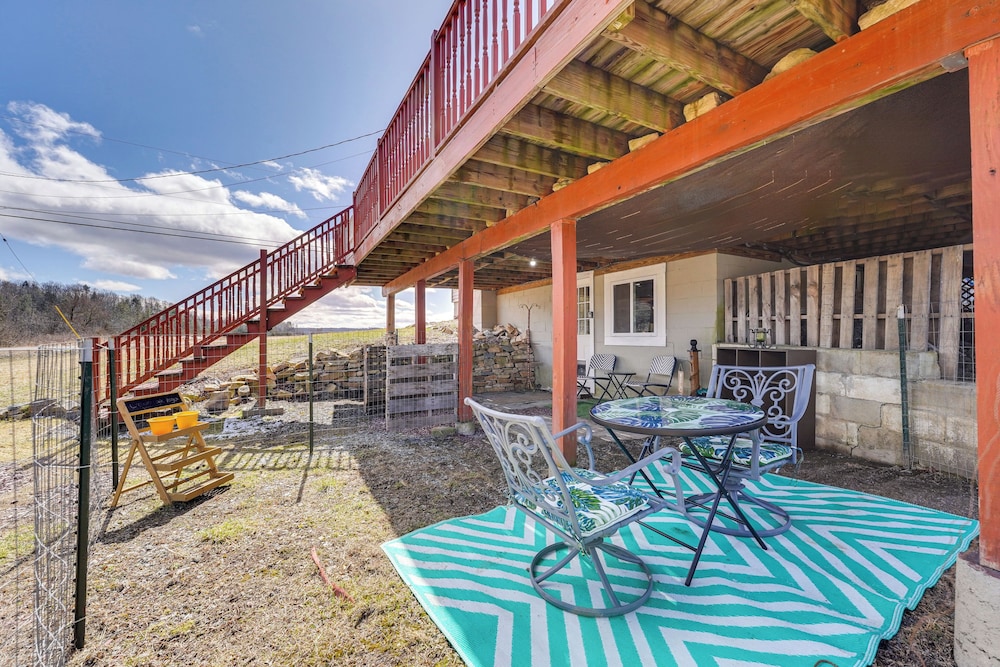 Dog friendly Mtn Retreat in Whitehall w View — 4-Star Luxury Hotel in Whitehall, United States