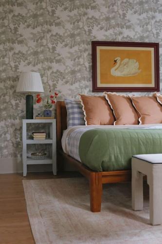 Dogwood Cottage Sleeps 10 — 4-Star Luxury Hotel in Columbia, United States